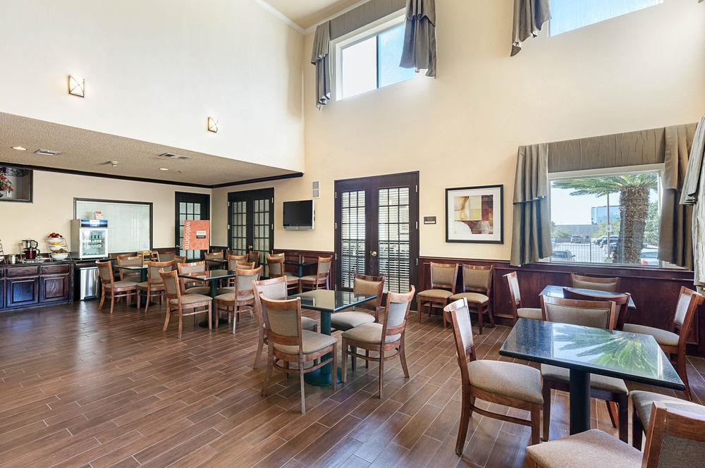 Comfort Suites San Antonio Airport North Екстериор снимка